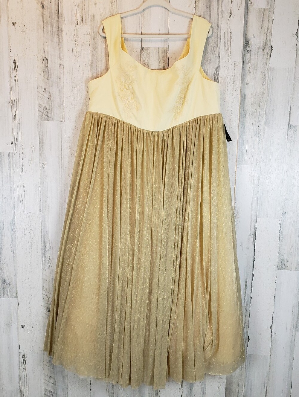 Torrid Disney Belle Halloween Costume Size 22 - Picture 4 of 9